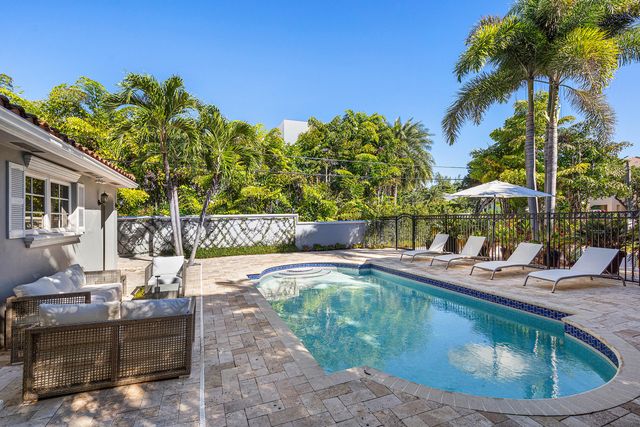 820 Palm Trail, Delray Beach, FL 33483