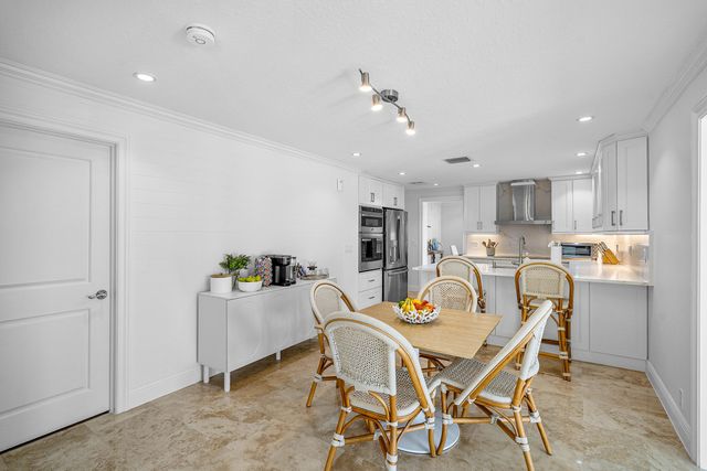 820 Palm Trail, Delray Beach, FL 33483