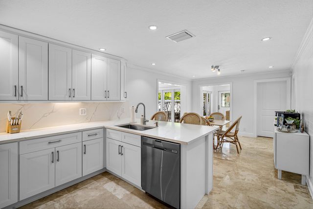 820 Palm Trail, Delray Beach, FL 33483