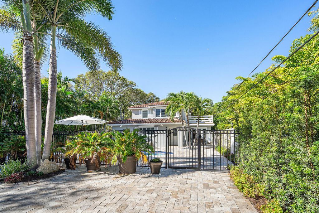 820 Palm Trail, Delray Beach, FL 33483