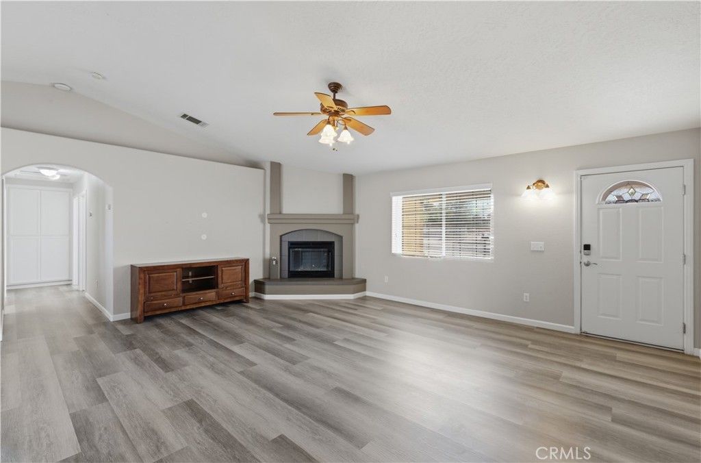 Image 6 of property listing at 8351 Lassen Avenue, Hesperia, CA 92345