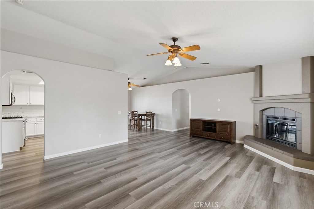 Image 7 of property listing at 8351 Lassen Avenue, Hesperia, CA 92345