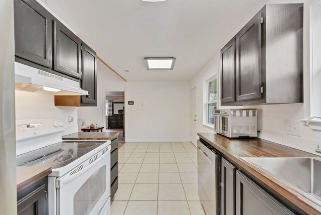 708 Shady Grove Drive, Granbury, TX 76049