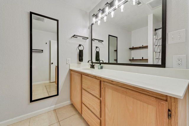 708 Shady Grove Drive, Granbury, TX 76049