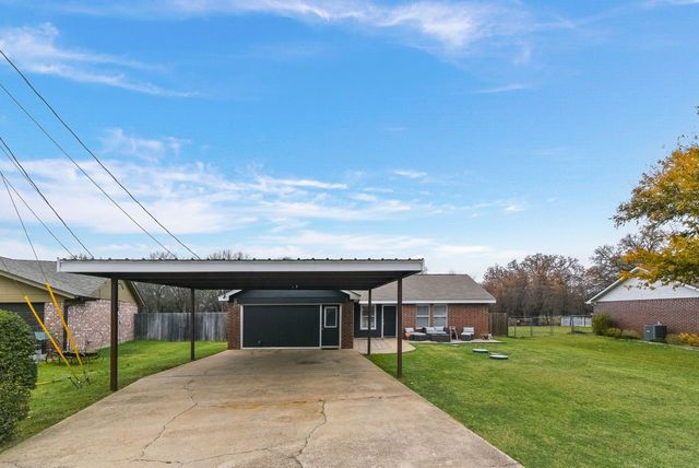 708 Shady Grove Drive, Granbury, TX 76049