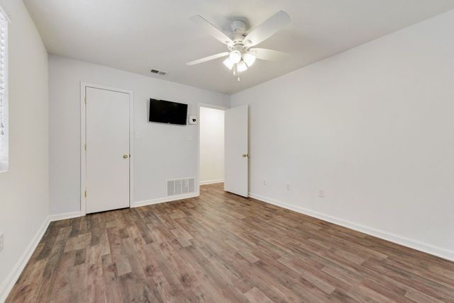 708 Shady Grove Drive, Granbury, TX 76049