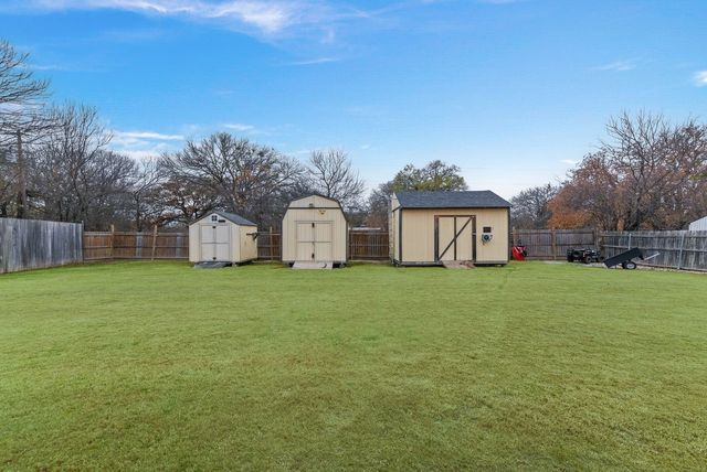 708 Shady Grove Drive, Granbury, TX 76049