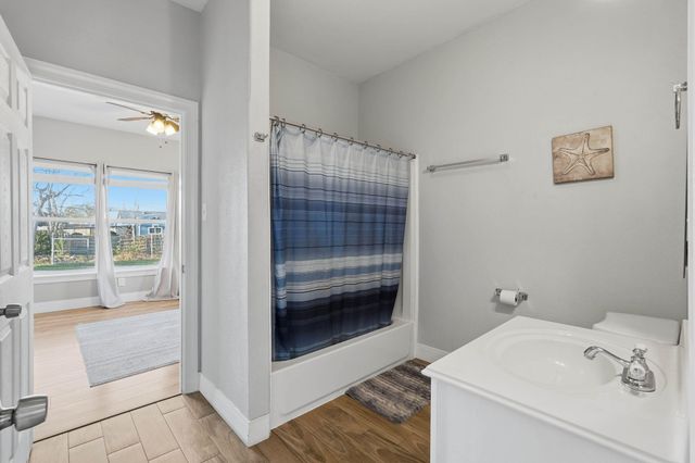 308 E Phillips Street, Conroe, TX 77301