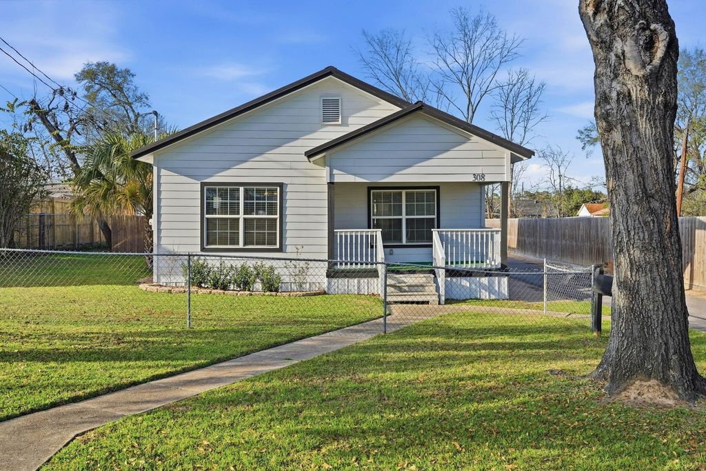 308 E Phillips Street, Conroe, TX 77301