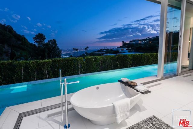 1814 N Doheny Drive, Los Angeles, CA 90069