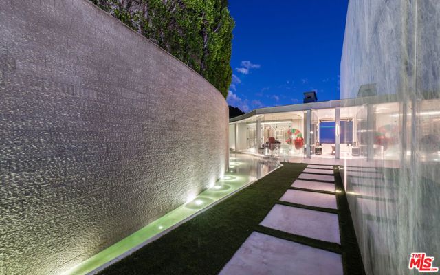 1814 N Doheny Drive, Los Angeles, CA 90069