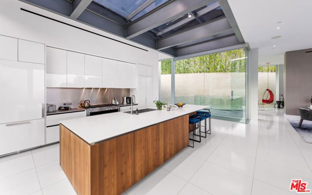 1814 N Doheny Drive, Los Angeles, CA 90069