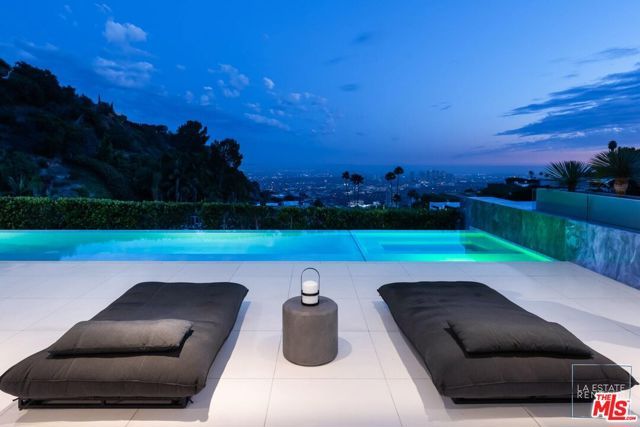 1814 N Doheny Drive, Los Angeles, CA 90069