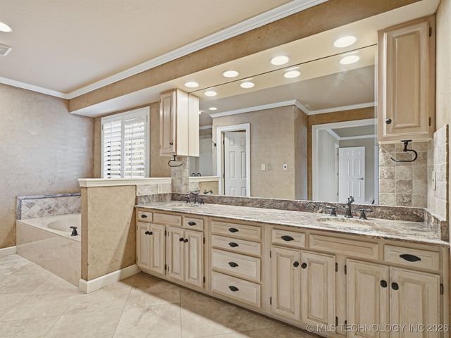 7824 S Urbana Avenue, Tulsa, OK 74136