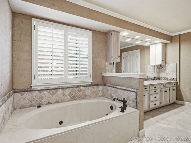 7824 S Urbana Avenue, Tulsa, OK 74136