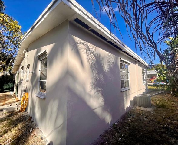 1329 NE 16th Ave 0, Fort Lauderdale, FL 33304