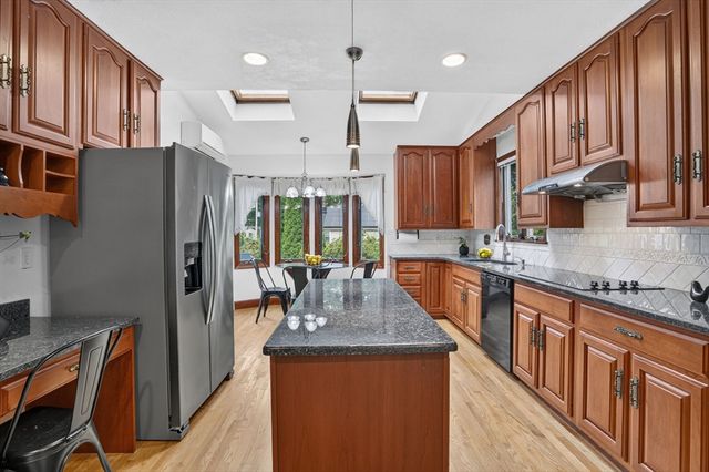 8 Marion Ave, Andover, MA 01810