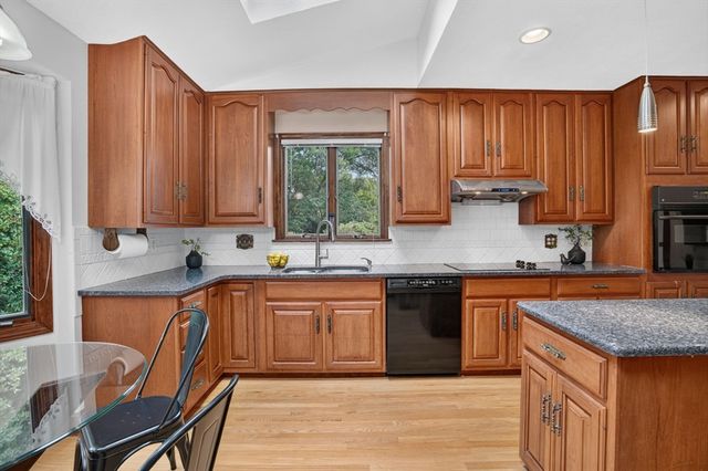 8 Marion Ave, Andover, MA 01810