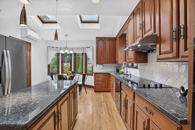 8 Marion Ave, Andover, MA 01810