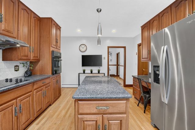 8 Marion Ave, Andover, MA 01810
