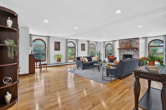 8 Marion Ave, Andover, MA 01810