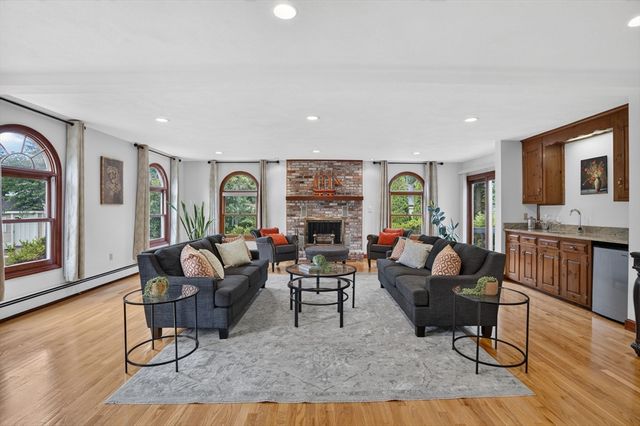 8 Marion Ave, Andover, MA 01810