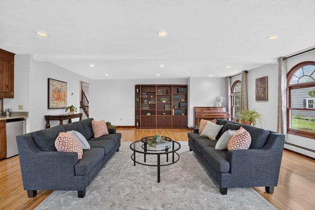 8 Marion Ave, Andover, MA 01810