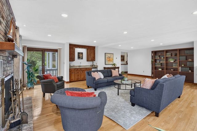 8 Marion Ave, Andover, MA 01810
