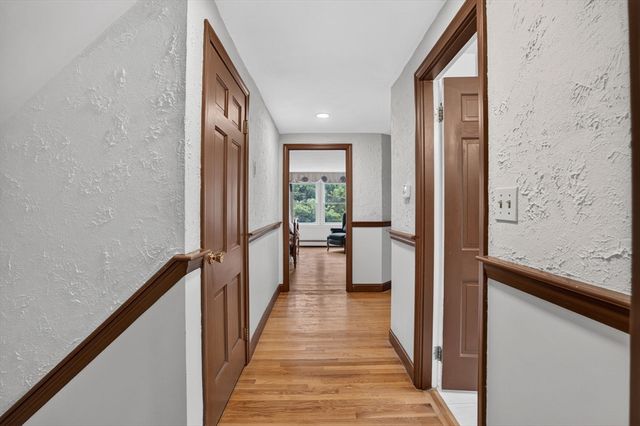 8 Marion Ave, Andover, MA 01810