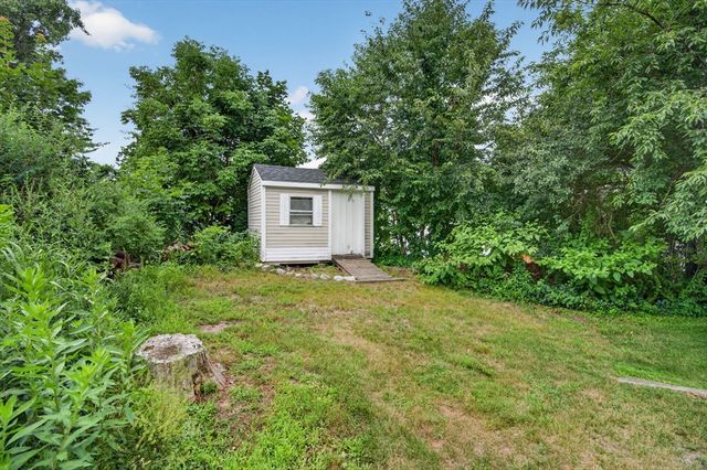 8 Marion Ave, Andover, MA 01810