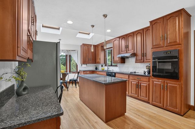 8 Marion Ave, Andover, MA 01810