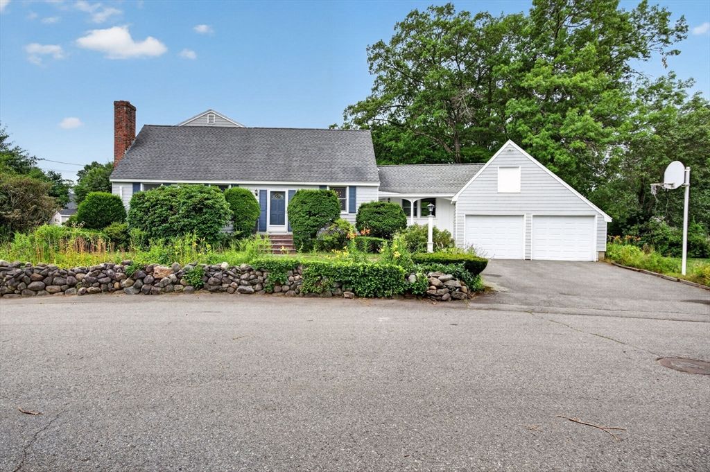 8 Marion Ave, Andover, MA 01810
