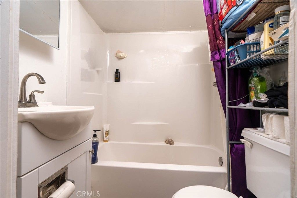 Image 10 of property listing at 4954 W 118th Street, Hawthorne, CA 90250