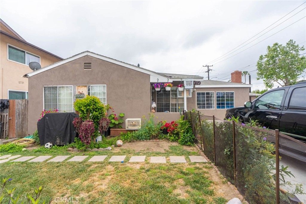 Image 2 of property listing at 4954 W 118th Street, Hawthorne, CA 90250