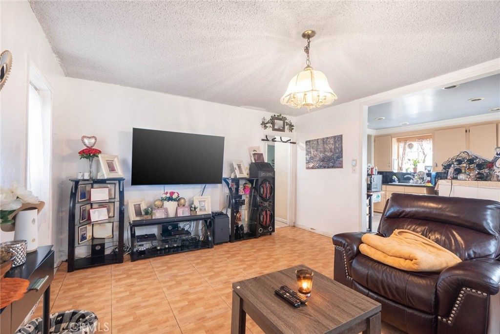 Image 3 of property listing at 4954 W 118th Street, Hawthorne, CA 90250