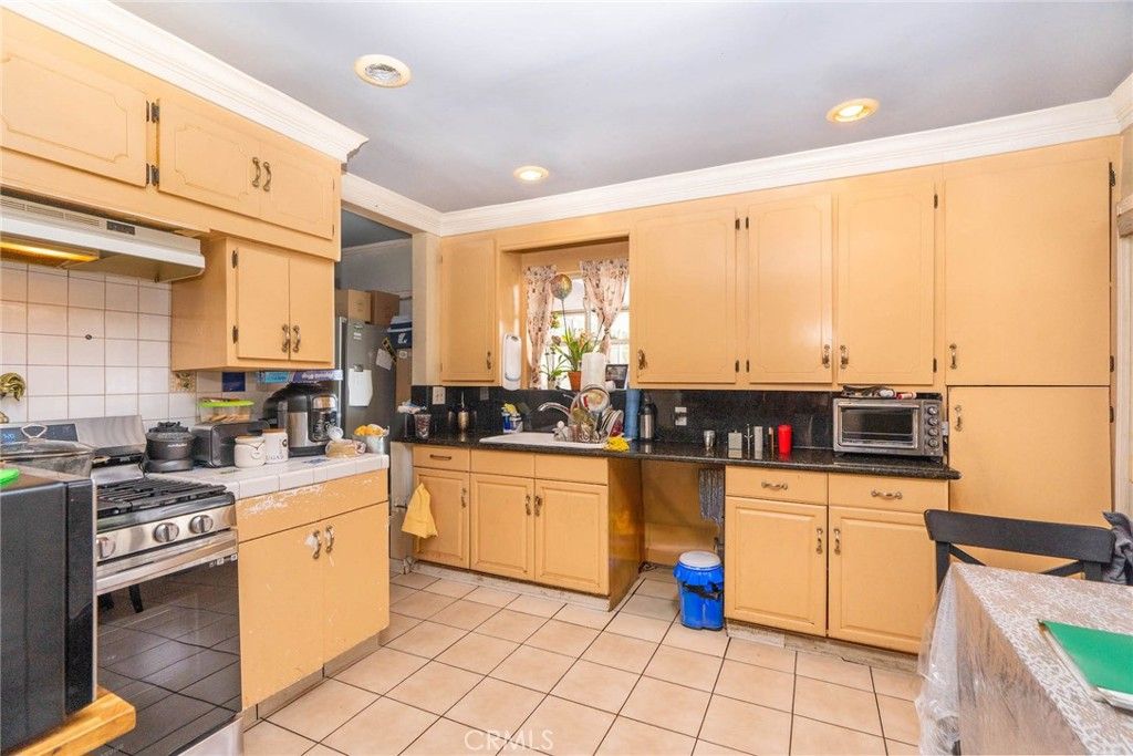 Image 4 of property listing at 4954 W 118th Street, Hawthorne, CA 90250