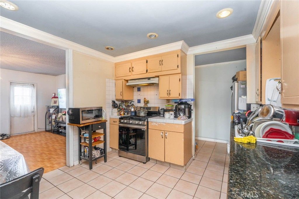 Image 5 of property listing at 4954 W 118th Street, Hawthorne, CA 90250