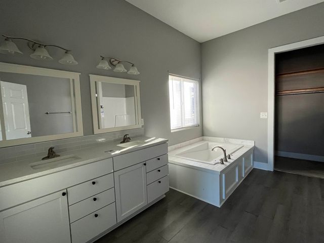 724 N Redbud Ave, Valley Center, KS 67147