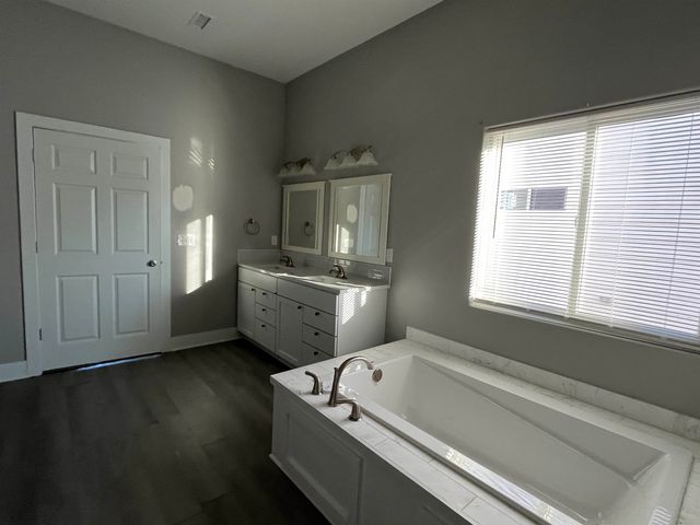 724 N Redbud Ave, Valley Center, KS 67147