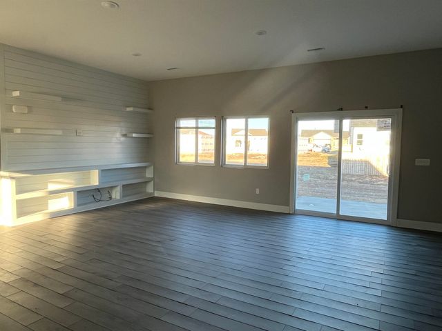 724 N Redbud Ave, Valley Center, KS 67147