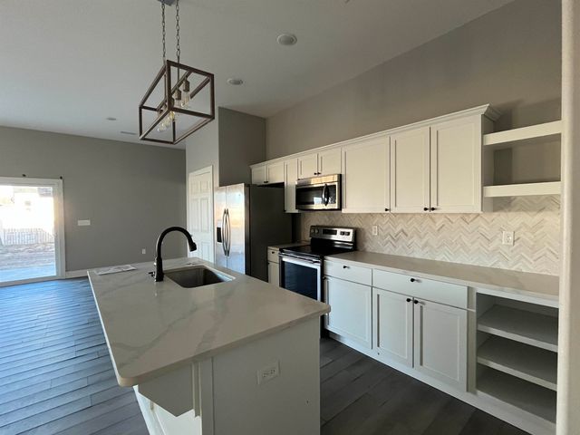 724 N Redbud Ave, Valley Center, KS 67147