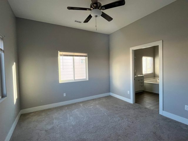 724 N Redbud Ave, Valley Center, KS 67147