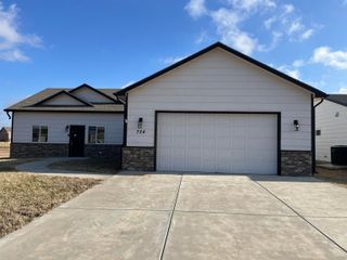 724 N Redbud Ave, Valley Center, KS 67147