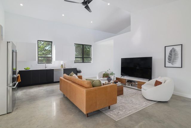 1310 Green ST, Lockhart, TX 78644
