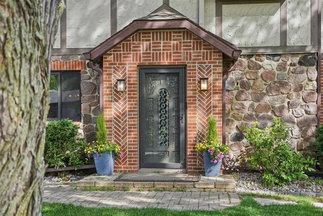 312 River Wood Bend, Deforest, WI 53532