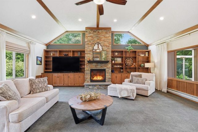 312 River Wood Bend, Deforest, WI 53532