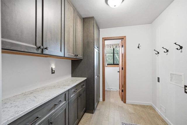 312 River Wood Bend, Deforest, WI 53532