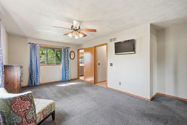 312 River Wood Bend, Deforest, WI 53532