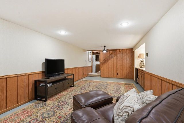 312 River Wood Bend, Deforest, WI 53532