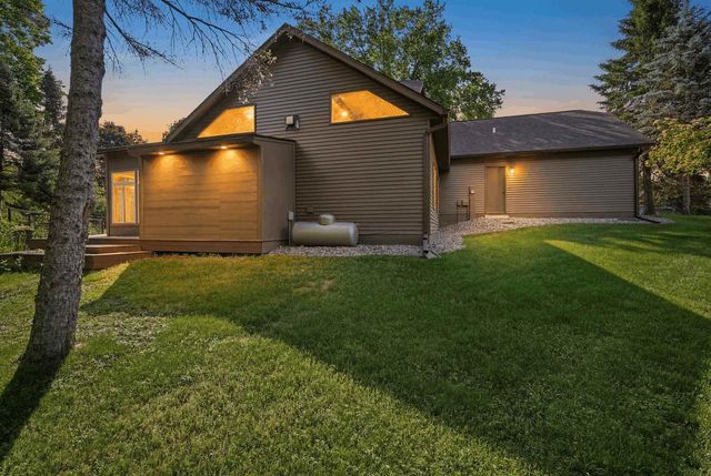 312 River Wood Bend, Deforest, WI 53532